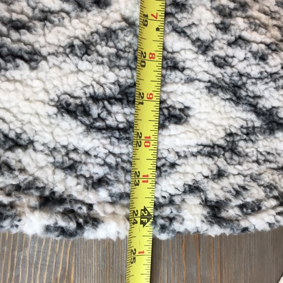 🍁 Cozy Sherpa 🍁…Women’s Large… White/Gray/Hints Black Pull-Over! - Picture 11 of 12